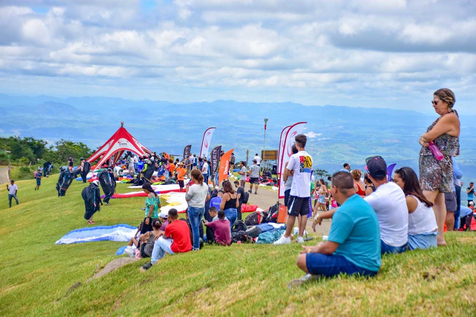 Prefeitura Municipal de Governador Valadares Carnaval no céu de Valadares